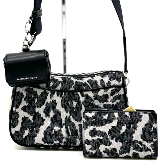 Michael Kors Handbags - Michael Kors Jet Set Medium Leopard Logo Crossbody Bag w AirPods Case and Wallet